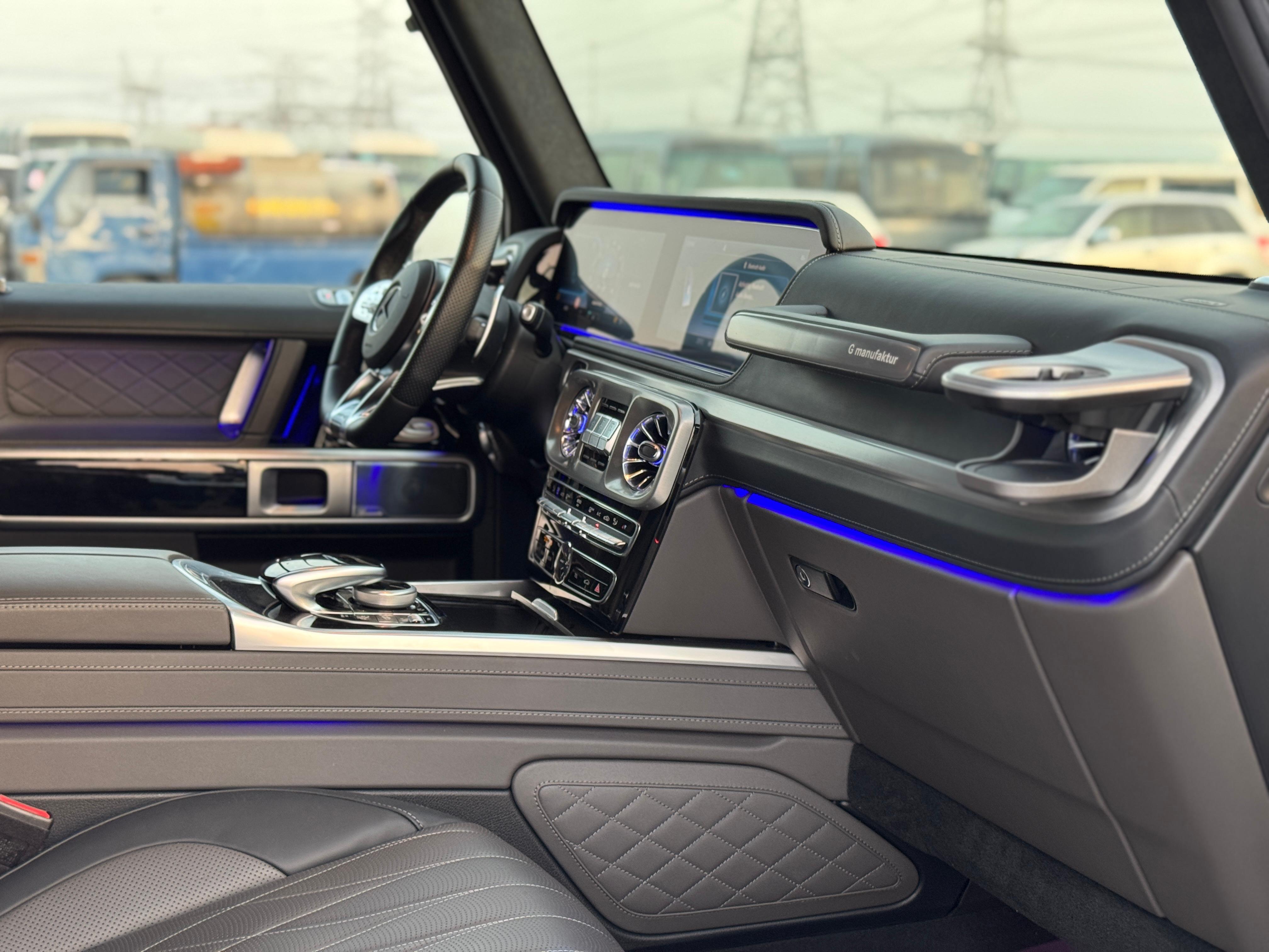 Mercedes-Benz G63 AMG – Interior2